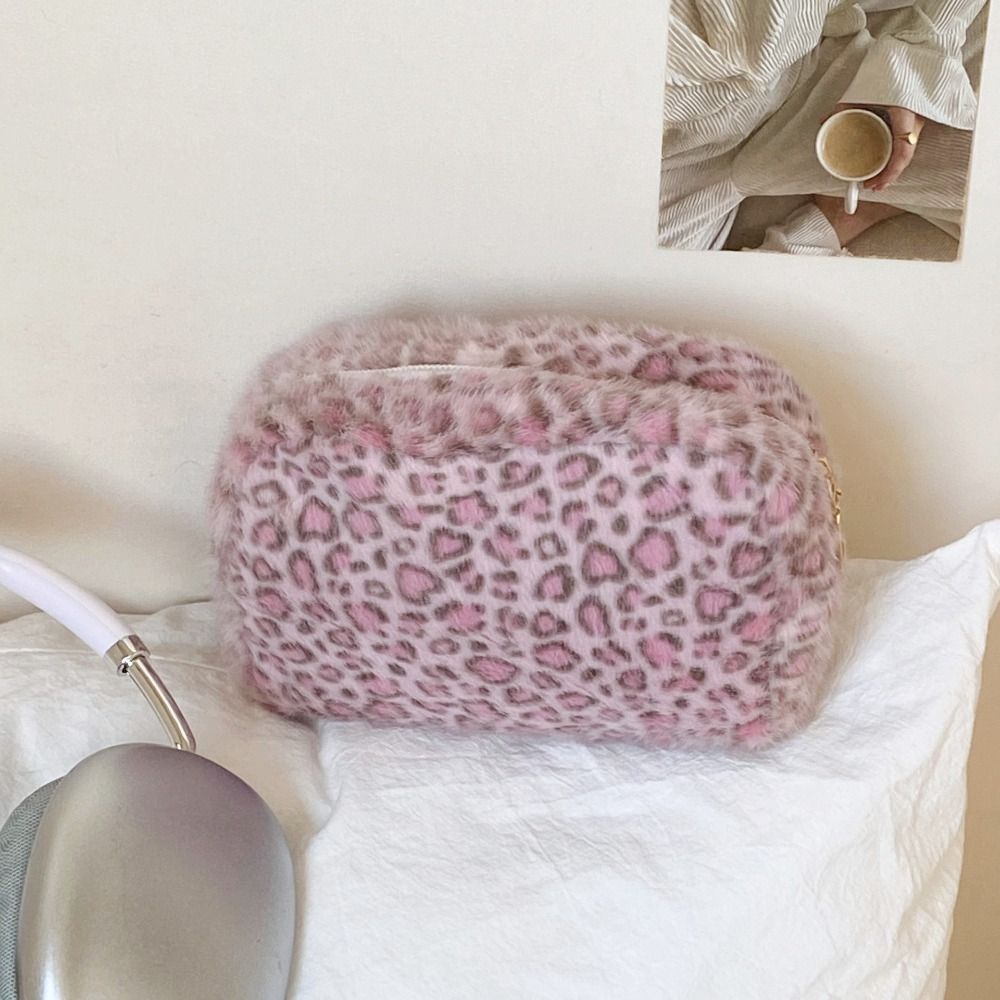 High Quality Fuzzy Makeup Bag  - Cosmetic Bags ulasan dan harga